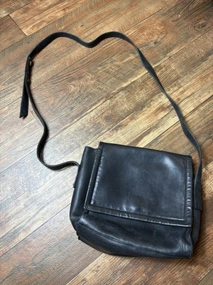¿Vintage años 80 90? Bolso bandolera de cuero negro Anne Klein Foto 1 de 4