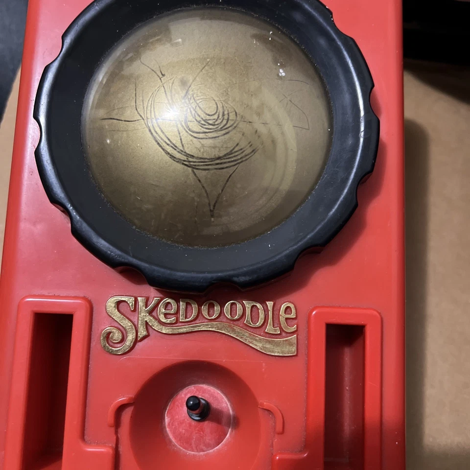 Hasbro Skedoodle Etch-A-Sketch 1979 vintage funciona pero para piezas Foto 1 de 3