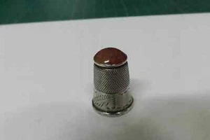 A BEAUTIFUL SILVER STONE TOP HALLMARKED THIMBLE 2.5CMS (4160) - Picture 1 of 7