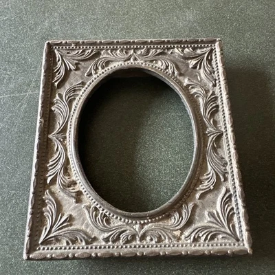 Antiguo MARCO DE FOTOS de plata con diseño de pergamino ornamentado de acero de tungsteno. "4 por 4,5""" Foto 1 de 4