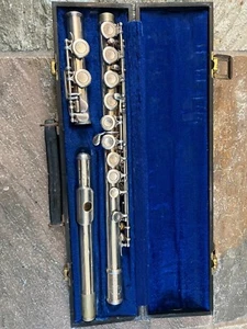 Armstrong 104 flute with hard case. Made in USA - Picture 1 of 6