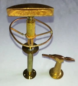 Vintage 2 Pièces pour Bateau Ulysse (Abeille) Modélisme Radar + Lance Amarre - Picture 1 of 3