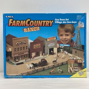 Ertl Farm Country Ranch Cow Town Set Sealed Box Wear (S0)