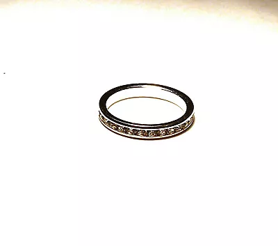 Anillo de eternidad de plata simple con piedras preciosas de cristal talla 7 Foto 1 de 3