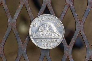 1969 Canada 5 Cents - KM# 60.1 - 100% Nickel - Picture 1 of 2