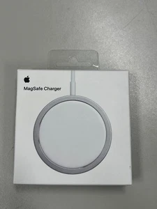 Open Box MagSafe Wireless Charger with Fast Charging Capability for iPhone - Picture 1 of 3