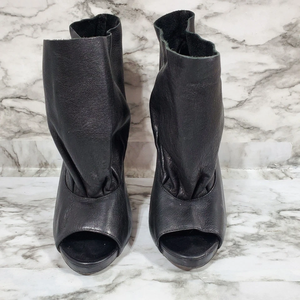 Botas femininas Dolce Vita tornozelo desleixado 6 couro preto peep toe salto agulha - Imagem 1 de 4