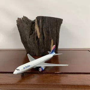 ALAS DELTA HERPA / AEROLÍNEAS - Imagen 1 de 7