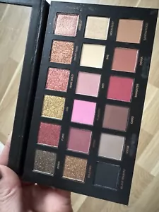 Huda Beauty Textured Eyeshadow Palette Rose Gold Edition - Bild 1 von 2