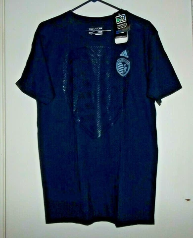 NEW - MLS - KANSAS CITY SPORTING - ADIDAS - DARK BLUE TSHIRT - MENS - LARGE Cover