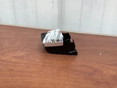 2019-2024 Cadillac XT4 Front Fender Bracket 84052270 NEW OEM - Image 1 of 4