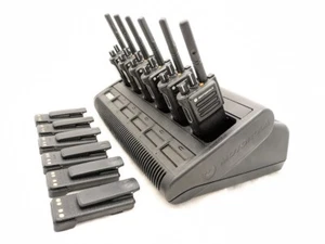 Motorola DP4400e UHF 6 zestaw + 6-drożna ładowarka + 6 dodatkowych baterii o dużej pojemności - Zdjęcie 1 z 5