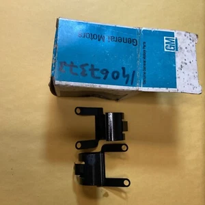 GM OE 14067373 FUEL LINE CLIP QTY 2 F+S! - Picture 1 of 3