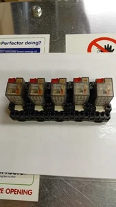 Lotto lavoro di 4 relè e basi Fox Tam FRP-3145 - 14 pin 5 ampere con bobine 24v ac. - Foto 1 di 9