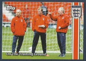 TOPPS INGLATERRA 2002- #45-EN EL CAMPO DE ENTRENAMIENTO-ERIKSSON-McCLAREN & GRIP - Imagen 1 de 1