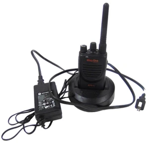 MAG ONE BY MOTOROLA RADIO DWUKIERUNKOWE 10A/125V BPR 40 4 WATT UHF 450-470MHZ - Zdjęcie 1 z 6