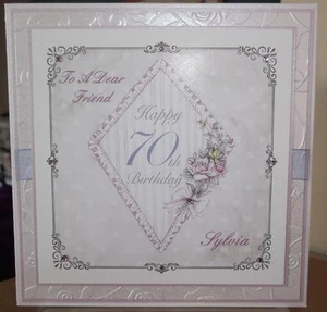 HANDGEMACHTE LUXUS VINTAGE WEIBLICHE 70. GEBURTSTAGSKARTE MIT BLUMEN, PERSONALISIERBAR - Bild 1 von 3