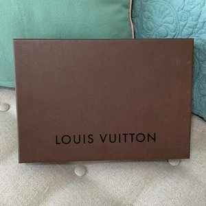Louis Vuitton confezione regalo marrone con carta velina 2 x 11 x 8 - Foto 1 di 6