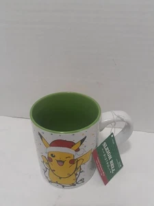 Pokémon Pikachu Vacaciones Navidad Luces Santa Taza de Café Taza de Té 14oz Nuevo con Etiquetas - Imagen 1 de 5