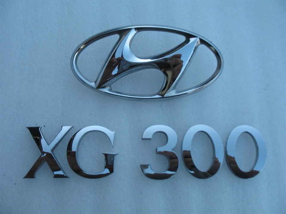 2001 HYUNDAI XG300 XG 300 REAR TRUNK CHROME EMBLEM USED OEM - Image 1 of 1