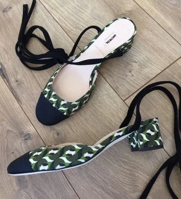 Colección JCrew Tacones Envolventes al Tobillo en Ratti Estampado Geométrico Azulejo F8013 $268 6.5 Foto 1 de 4