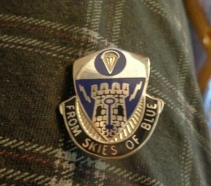 ARMY CREST,DI, SPECIAL TROOPS BATTALION, 2ND BRIGADE  82ND AIRBORNE  DIVISION - Picture 1 of 1