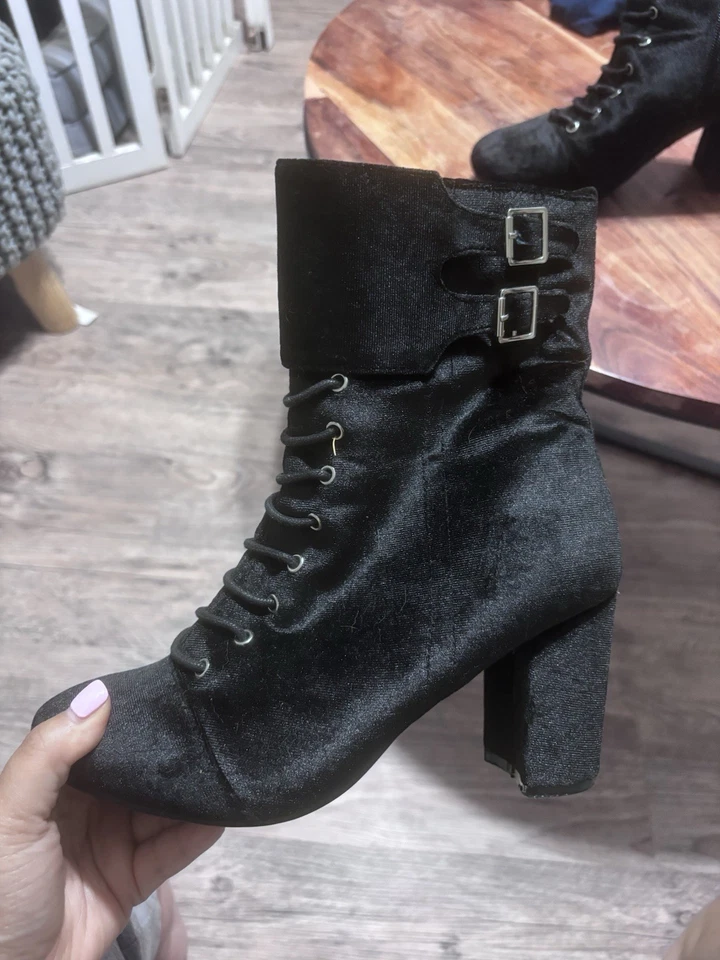 Bota de terciopelo negra para mujer talla 8 (crebilla lateral) Foto 1 de 4