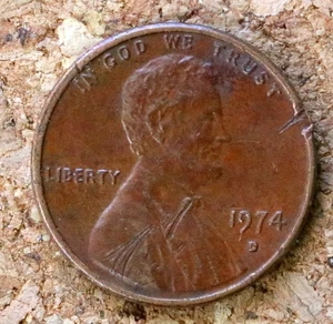 USA 1974-D LINCOLN PENNY ERROR-LONG 9 & 7 IN DATE-REVERSE AT UNITED - Picture 1 of 8