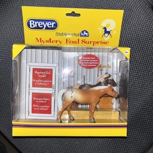 Breyer Stablemates Two Horses Scale 1:32 & Mystery Foal Surprise 5938 NISB - Picture 1 of 4