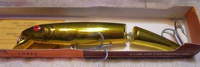 093025  JOINTED BOMBER MUSKY    LURE  7"  GOLD - Image 1 of 2
