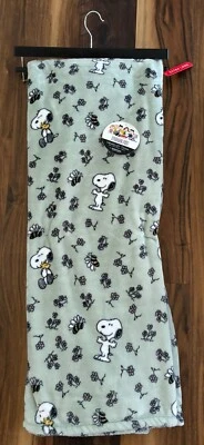 Manta de felpa PEANUTS Snoopy Woodstock 60"x70” flores de primavera abejas verde Foto 1 de 4