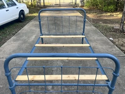 Antique French Country 1900’s IRON Full Bed in Great Condition - Image 1 of 4