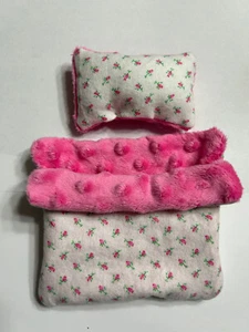 Schlafsack mit rosa Rosenknospen Bettwäsche für Labubu Puppe The Monsters - Bild 1 von 2