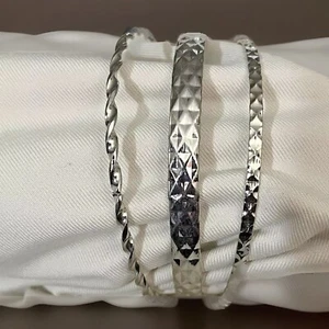 TIME and TRU Women's Fashion Silver Tone Metal Bangle Bracelets 3pc Set - Picture 1 of 5