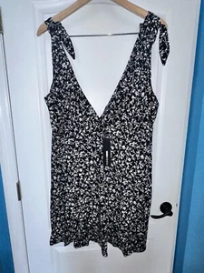NEW WT Fashion Nova Women’s 1X Sienna Mini Dress Black / White Floral V Neck - Picture 1 of 12