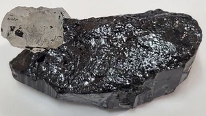 Roher schwarzer Obsidian Stein mit Quarzkristallen 3 Zoll - Bild 1 von 4