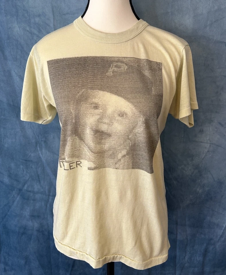 Camiseta QLT vintage años 80 Pixel Baby Tyler amarilla puntada única para mujer talla grande Foto 1 de 4
