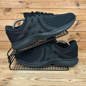 Nike Turnschuhe Herren Größe UK 9,5 Revolution 4 Triple Schwarz Mesh Komfort Laufschuhe - Bild 1 von 11