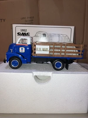 PRIMERA MARCHA - CORREO DE EE. UU. - 1952 GMC COE plataforma plana con sacos de arpillera - fundido a presión 1/34 Foto 1 de 4