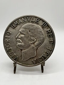 Italian  Metal Coin Trivet  Vittorio Emanvle III Re D’Italia - Picture 1 of 4