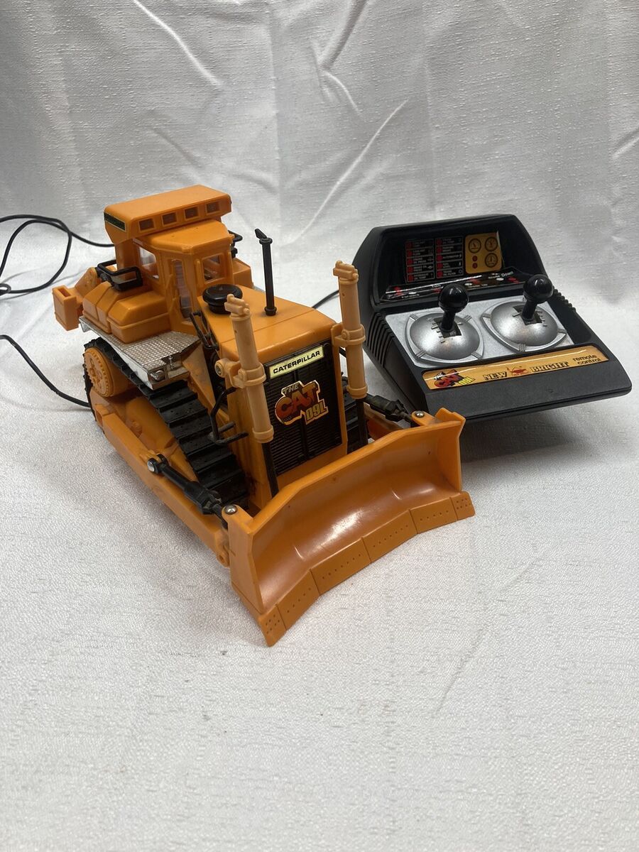 Caterpillar D9 In Vintage Manufacture Diecast Construction Caterpillar D9 In Vintage Manufacture Diecast Construction