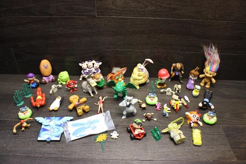 Vintage Mixed Toys & Figures Lot Fast Food, Yoda Trolls Cover