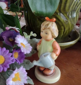 GOEBEL HUMMEL FIGURINE, NATURES GIFT, MEMBER 97/98 #729 Club Edition - Picture 1 of 9