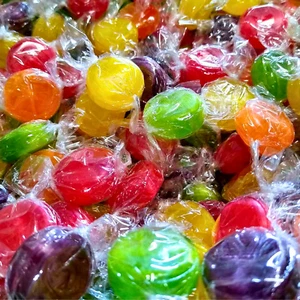 Caramelo duro disco de frutas surtido (1 libra) aprox. 82 piezas. Caramelo de botón - Imagen 1 de 3
