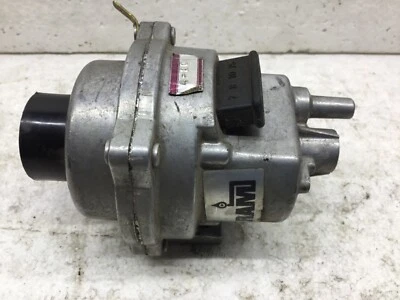 VW Volkswagen Type 3 III Bosch RAM Fuel Pressure Regulator - Image 1 of 4