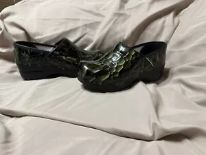 Dansko Crocodile Green Clogs Size 37 Slip On Vintage - Picture 1 of 16