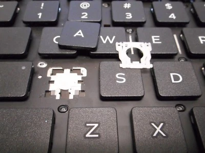 SINGLE KEY CAP + CLIP DELL INSPIRON 5000 3452 P/N: KPP2C MODEL: SN8234, HIAA 1 - Image 1 of 4