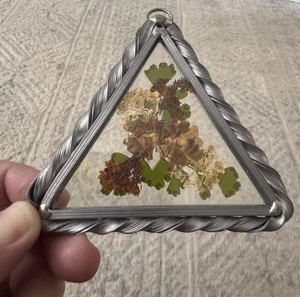 VTG Real Pressed Flowers Glass Wall Ornament Hanging w/ Metal Twisted Frame USA - Picture 1 of 9
