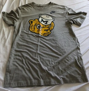 Camiseta Nike Michigan Wolverines Bear Logo Gráfico, Talla Mediana - Imagen 1 de 13