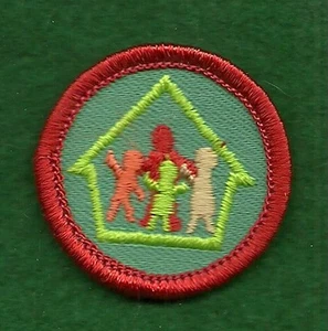VINTAGE GIRL SCOUT BADGE - WORLDS TO EXPLORE - RED - HOME LIVING - FREE SHIPPING - Picture 1 of 2